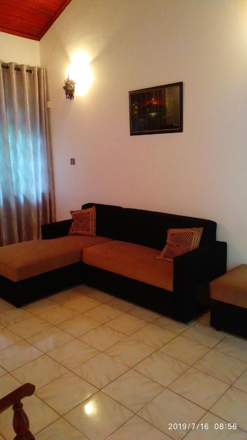 Ceylon Travel And Stay Lodge บัททารามุลลา ภายนอก รูปภาพ