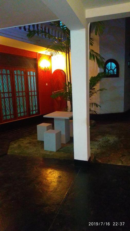 Ceylon Travel And Stay Lodge บัททารามุลลา ภายนอก รูปภาพ