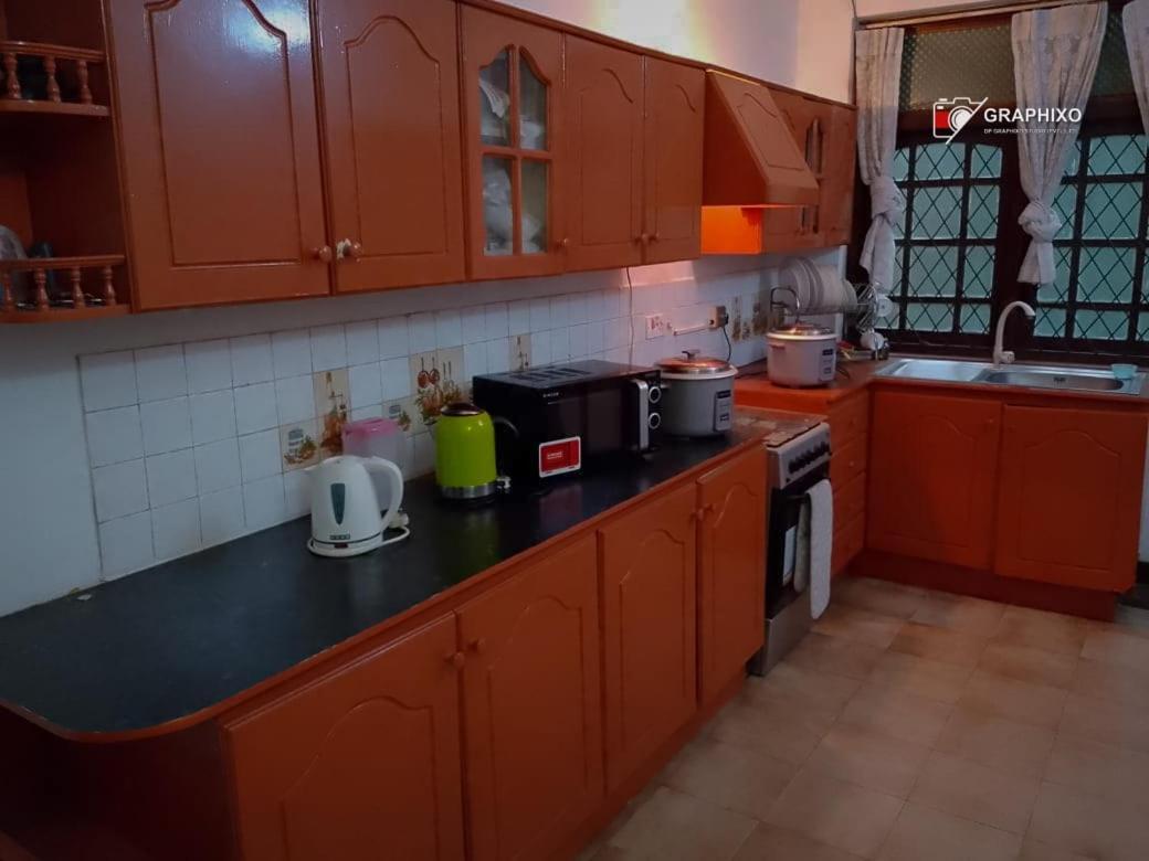 Ceylon Travel And Stay Lodge บัททารามุลลา ภายนอก รูปภาพ