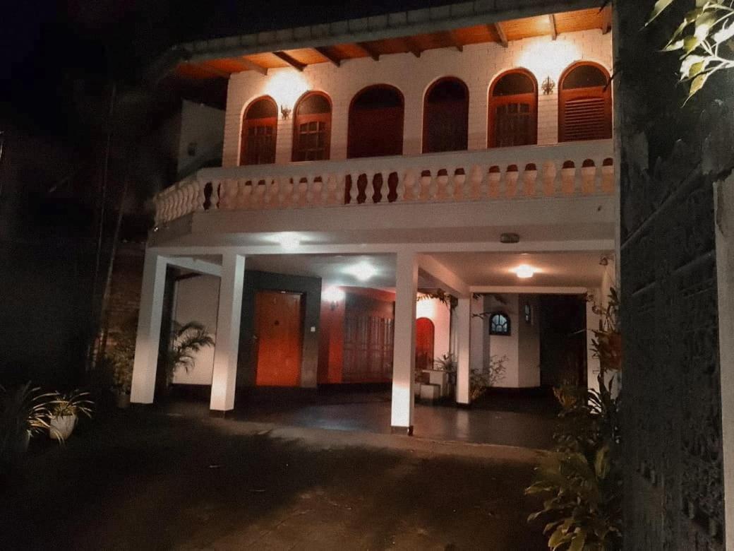Ceylon Travel And Stay Lodge บัททารามุลลา ภายนอก รูปภาพ